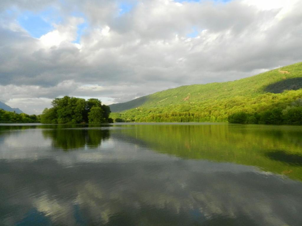Gite Les Platanes Sainte-Helene-du-Lac Экстерьер фото